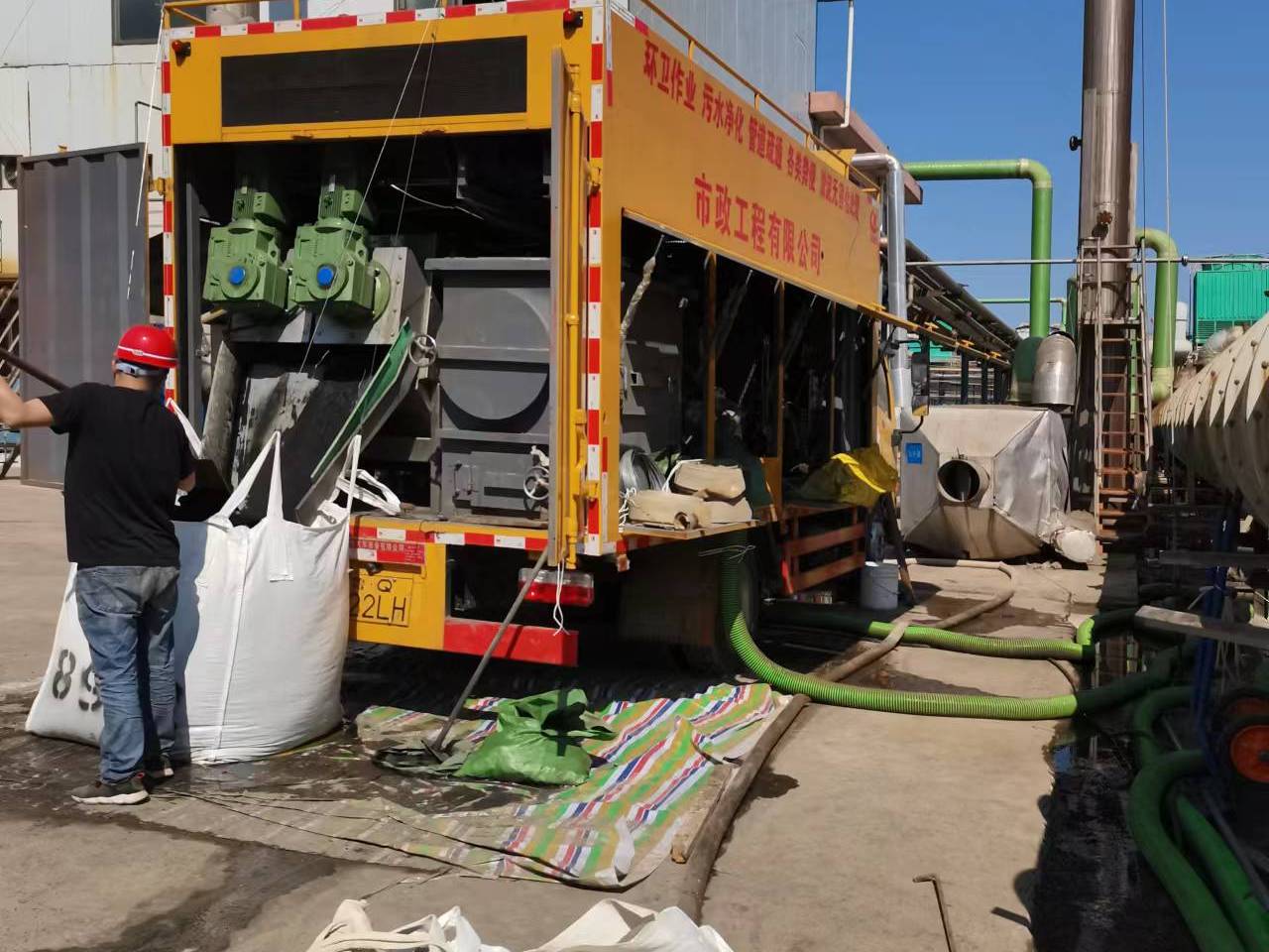 临湘淤泥压干处理